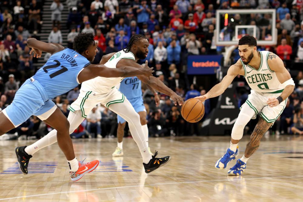 了他在球场 了他在球场